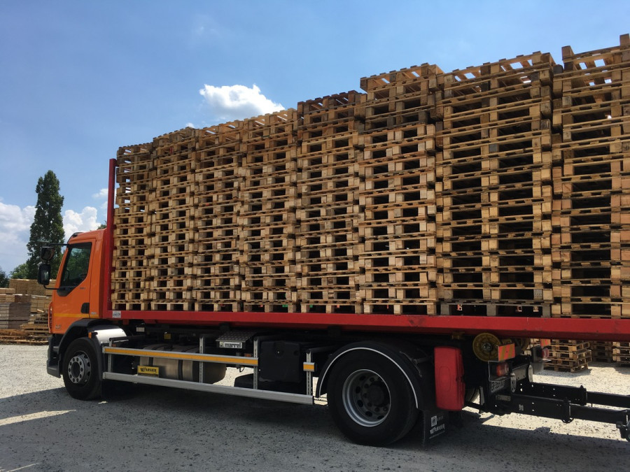 Camion complet de palettes 800 x 1200 - 1000 x 1200 légères 6-7 planches