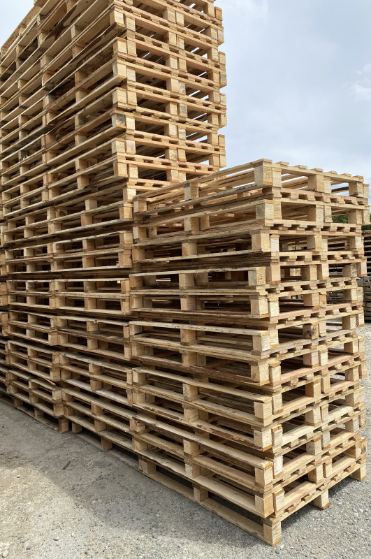 Stock de piles de palettes 1000 x 1200 légères